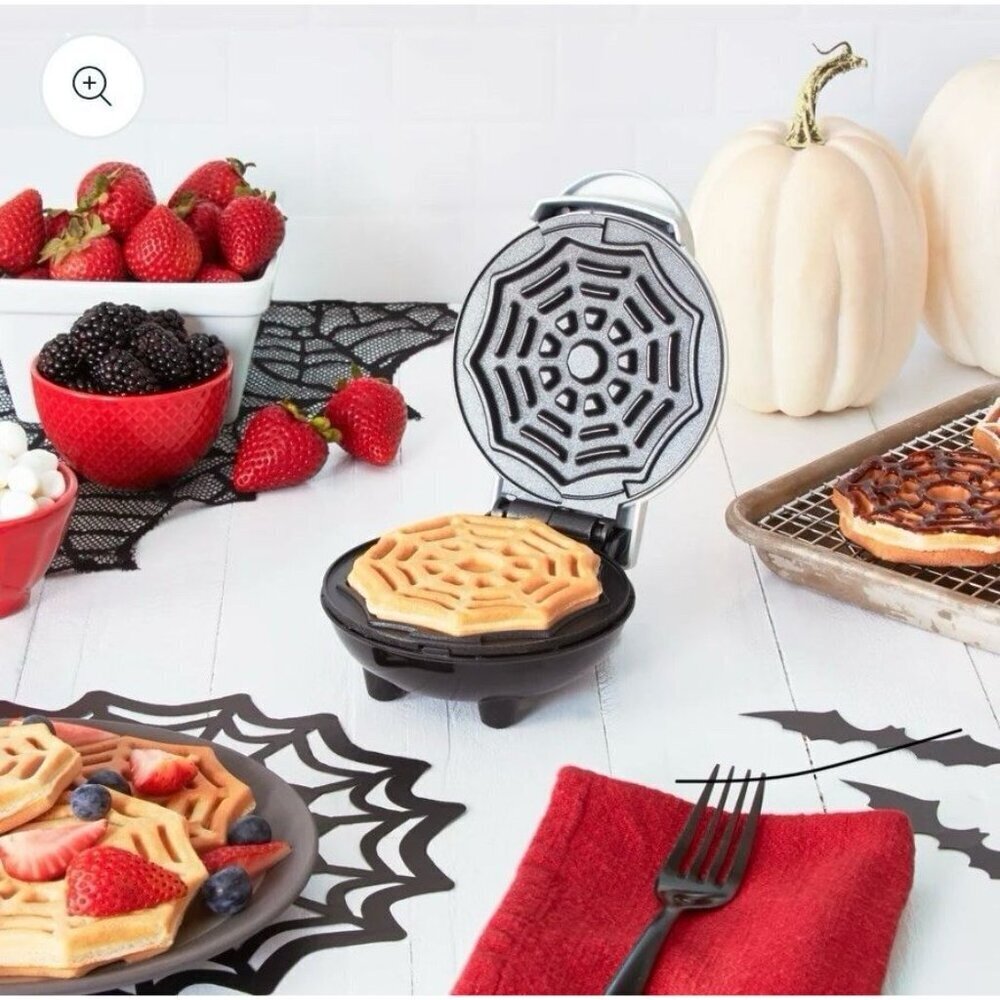 NEW Dash Spider Web Mini Waffle Maker In White Breakfast Cooker - Picture 2 of 5